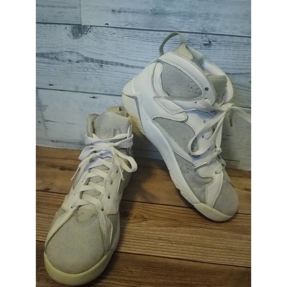 Air Jordan 7 'Pure Money' 'Pure Platinum' Size 7 Y Sneakers